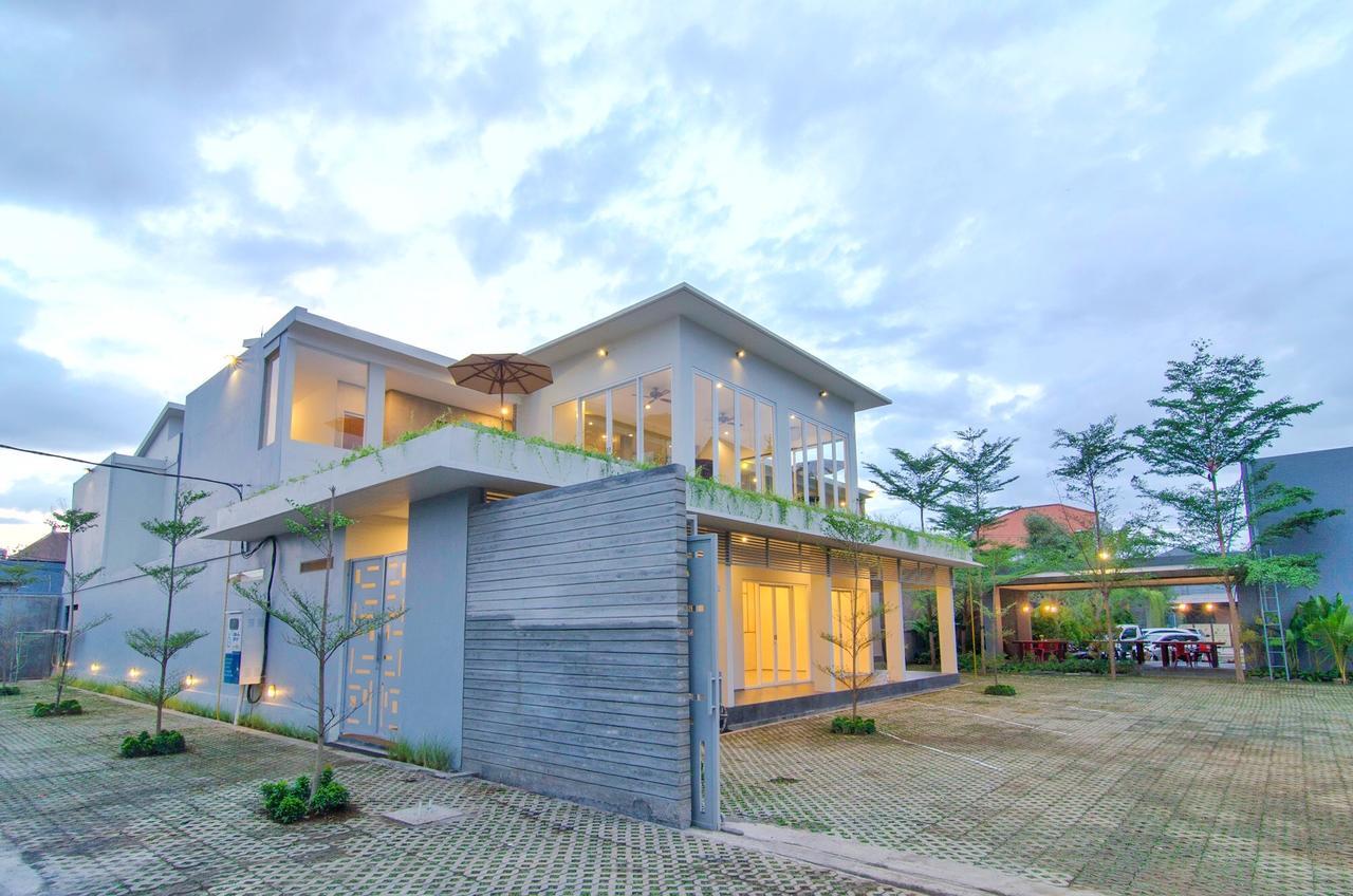 Seruni Guest House Денпасар Екстериор снимка